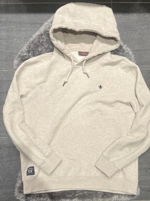 Morris Hoodie Beige  - Schysst hoodie från Morris, storlek M, väldigt fint skick🍻