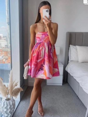 Somrig klänning  - Så fin sommarklänning🩷💐🧡