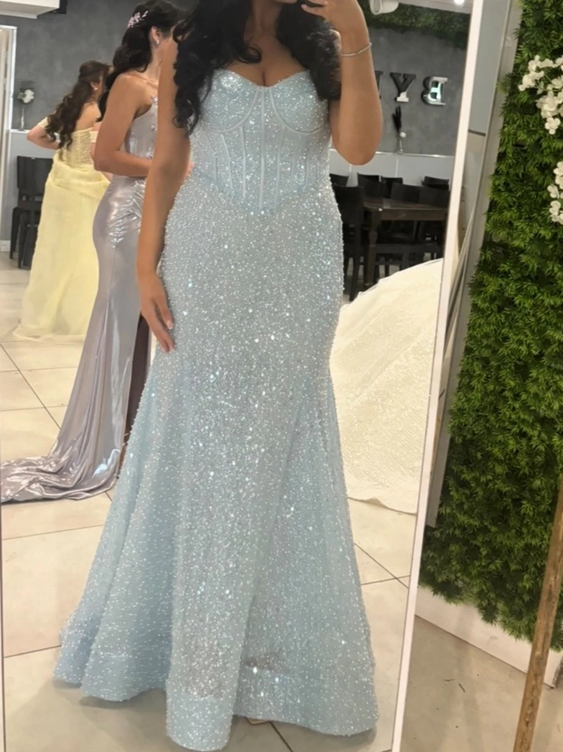 Ljusblå glittrig långklänning