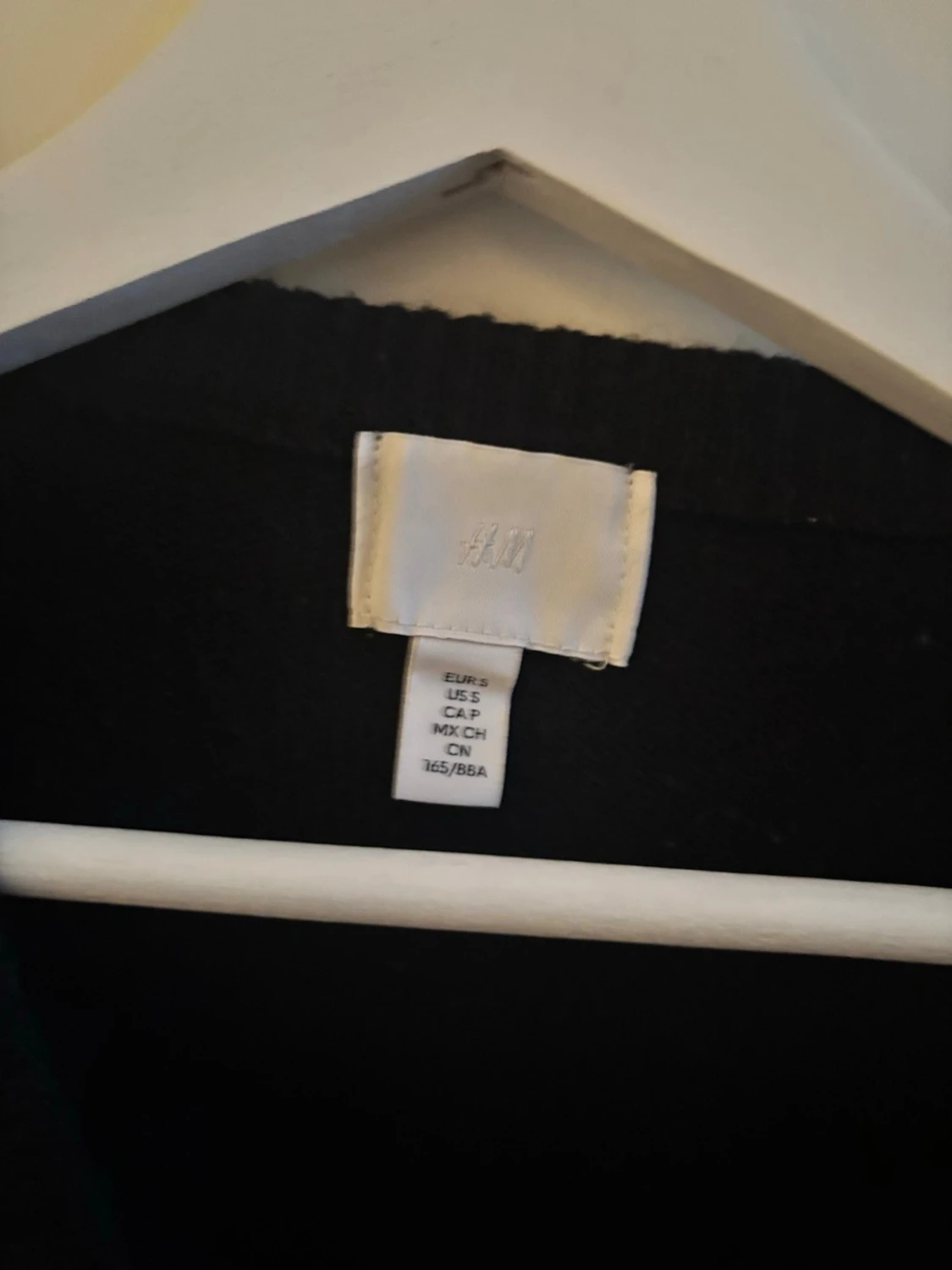 Svart kortärmad kofta med pärlknappar - 2