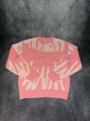 Stickad tröja - Skick - 10/10 | Aldrig använd! Väldigt fin färg för våren och sommaren