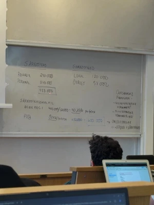 Armani hoodie 650kr  - Hejsan! Jag säljer min Armani Hoodie original som kostar ca 1700kr. Den är snålt använt och är inte sliten och har inte tappat färgen. Den är storlek M men är lite kortare samt tightare. Jag bor i Eslöv om man vill mötas upp! Jag kan mötas i kristianstad då jag går i högskolan.