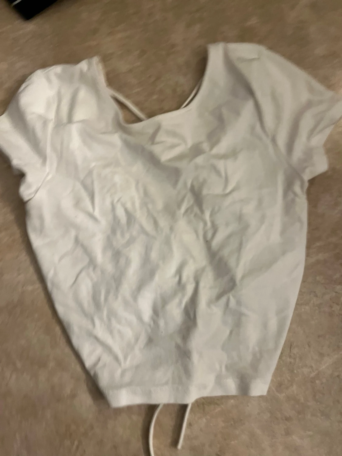 Vit croppad topp med snörning