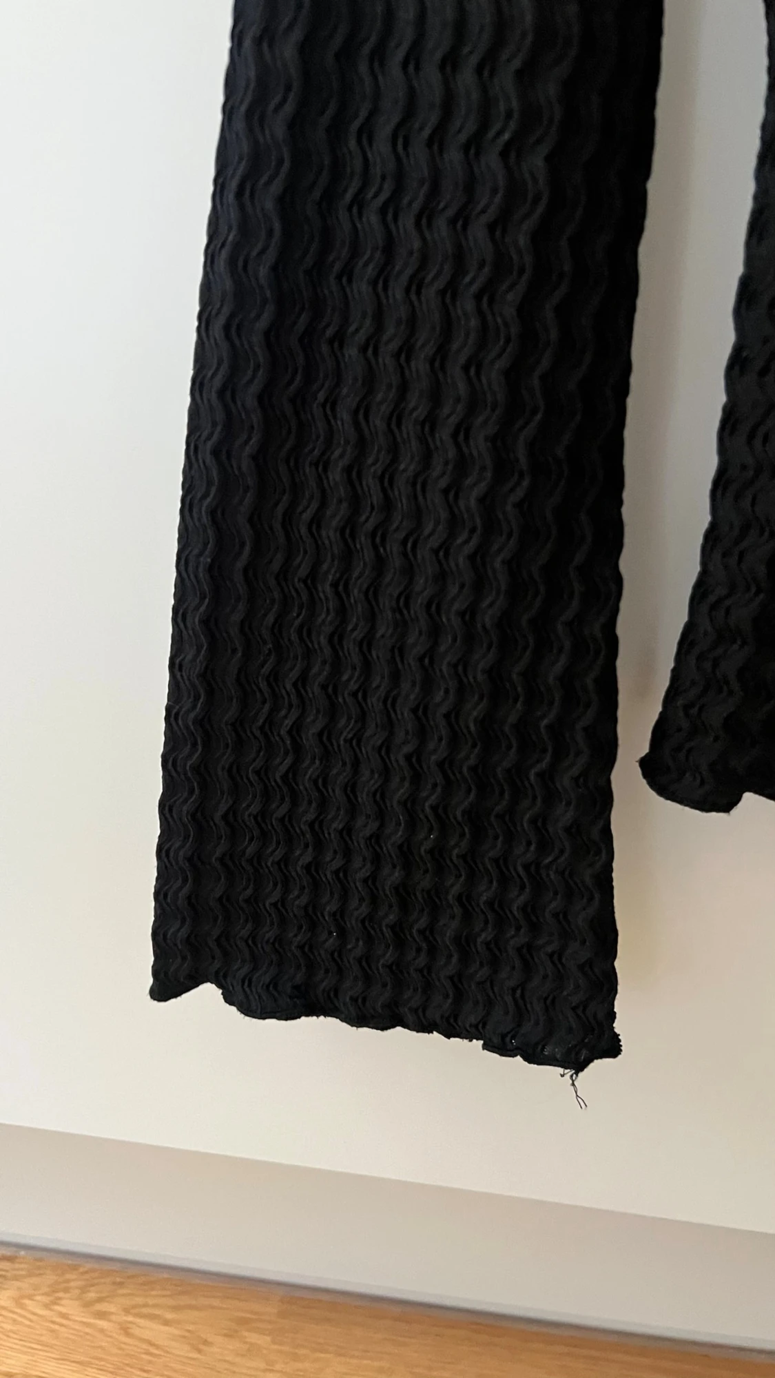 Svart ribbad långärmad topp - 1