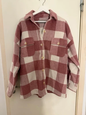Bianca Ingrosso jacka - Helt oanvänd rutig Jacka från Nelly