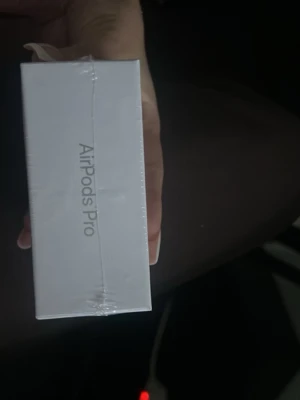 Apple AirPods Pro trådlösa hörlurar - Helt nya AirPods Pro, gen 2. Helt oöppnad med kvitto om de behövs.
