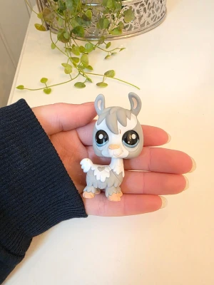 littlest pet shop - Littlest pet shop lama authentisk Finns fler i min profil för bundle. Följ gärna för att se fler jag lägger upp
