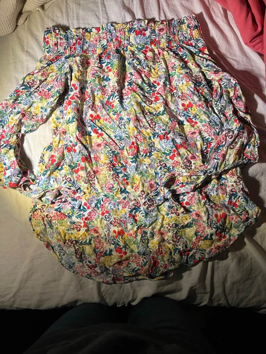 Blommig offshoulder blus i pastell