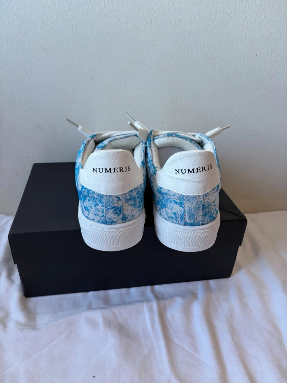 Numeris blåvita sneakers med mönster - 2