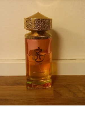 Khair peach delulu parfym - Khair peach delulu från Paris corner, se bild hur mycket använt 