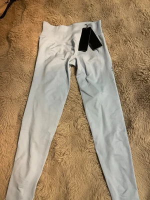 Ljus blå tights från Relode Aura - Ljus blå tights från Relode Aura. Storlek S och längd regular. Helt oanvända.