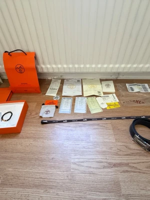 Svart  skärp med silverdetalj - Svart bälte med kvitto och allting på bilder priset kan diskuteras alldrig används skärp!Skriv för mer bilder från 