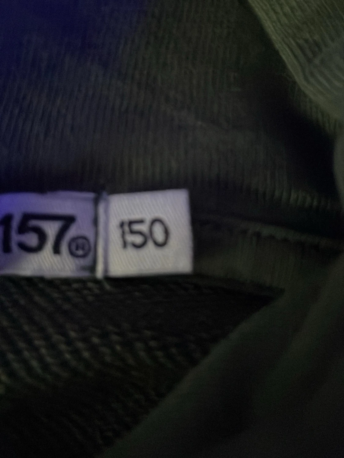 Olivgrön hoodie från V.N.D. - 3