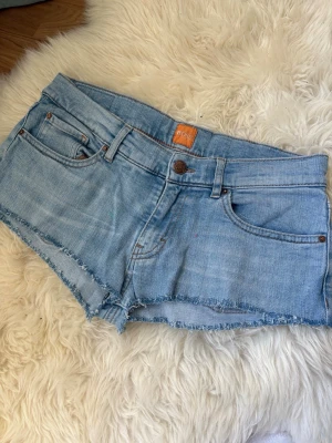 Ljusblå jeansshorts  - Snygga jeansshorts i storlek W25! Super snygga🥰