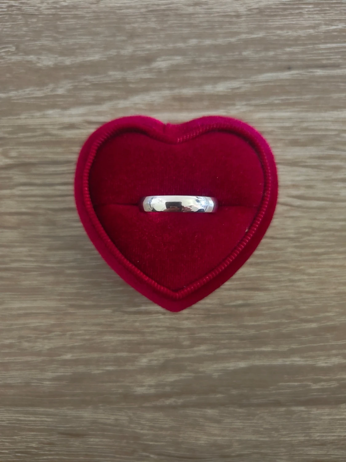 Klassisk silverfärgad ring