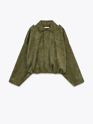 Olivgrön oversized jacka från Zara - Jag säljer mina olivgröna jacka ifrån Zara. Köpte den på Zara i New York i november har nästan aldrig fått användning utav den. Pris kan diskuteras🩷