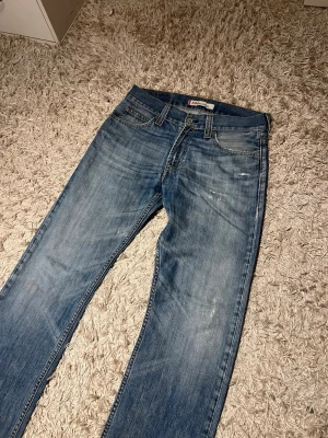 Vintage levis 506 standard flared bootcut archive grisch distressed  - vintage Levis 506 jeans med en riktigt snygg straight passform med en lätt flare, lite bootcut. Mycket bra skick, utan märkvärdiga defekter, se bilder. W31 L34, postas antigen samma dag som köp eller dagen därpå💯🙌