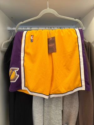 Lakers shorts -  Mitchell & Ness Los Angeles Lakers. Helt oanvända