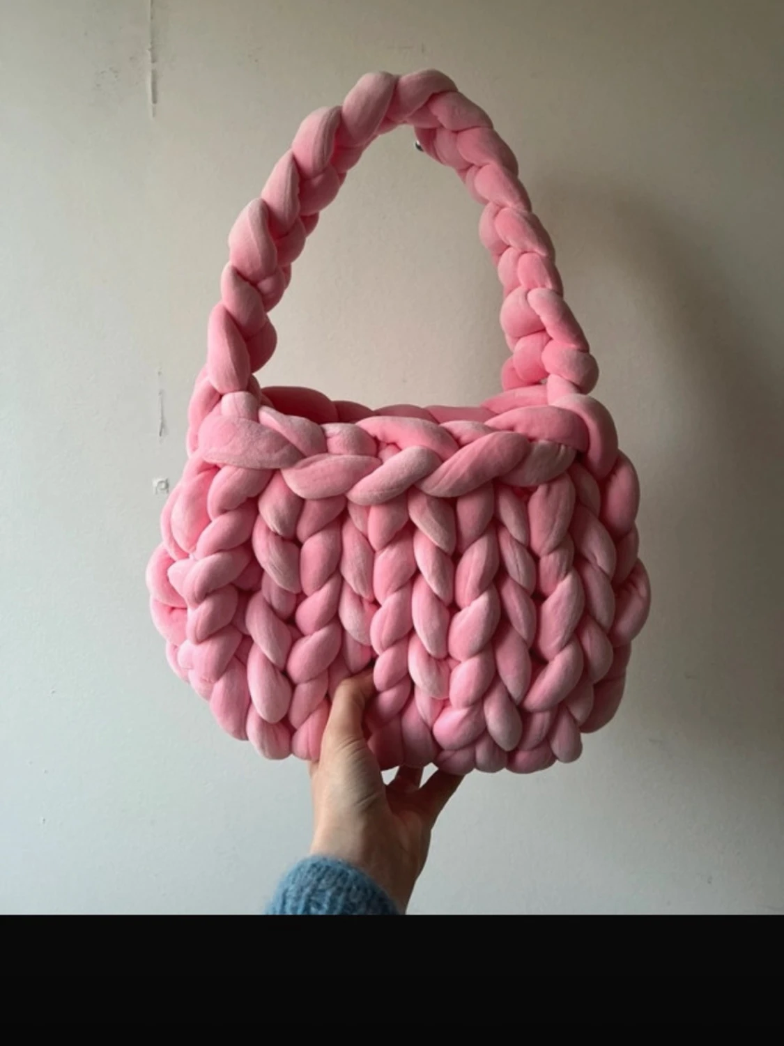 Chunky rosa stickad handväska - 1