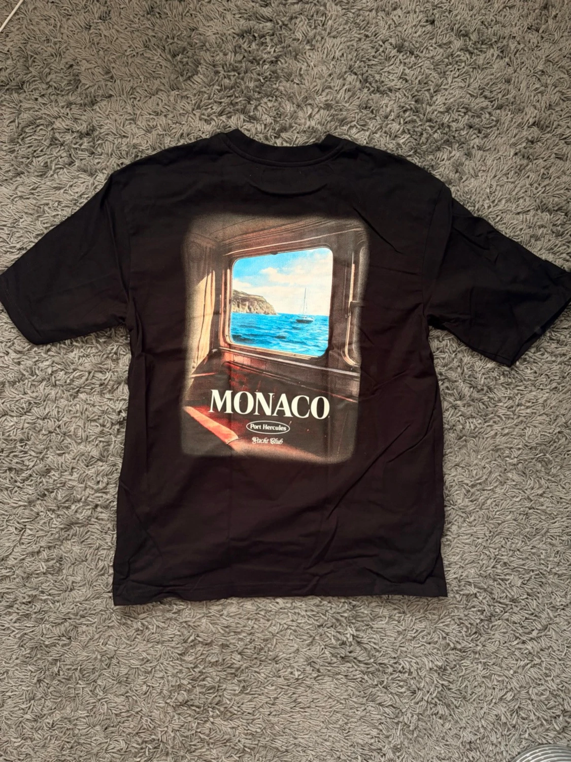 Svart MONACO t-shirt med tryck