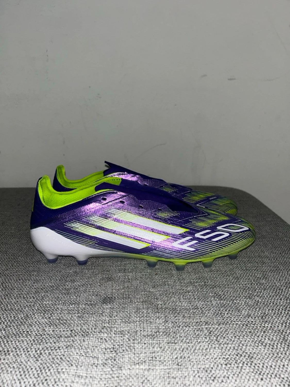Adidas F50 lila och limegröna fotbollsskor