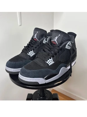 Svarta Air Jordan 4 Retro sneakers | 45 - Helt Nya. Använda 1 Gång. 
