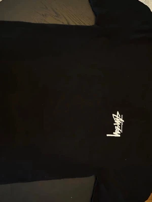 Svart stussy t-shirt - Går att köpa ihop med vit t-shirt för rabbaterat pris