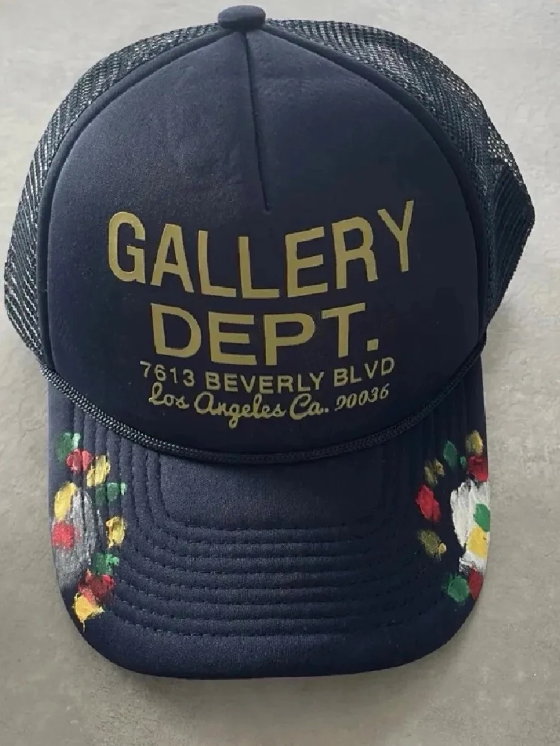 Svart truckerkeps Gallery Dept.