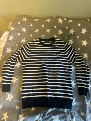 Lyle and Scott randig tröja  - Knappt använd, Skick9/10 