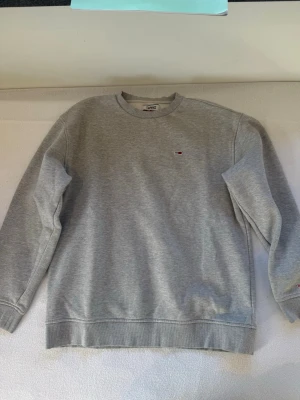 Tommy jeans tröja - Tröja grå