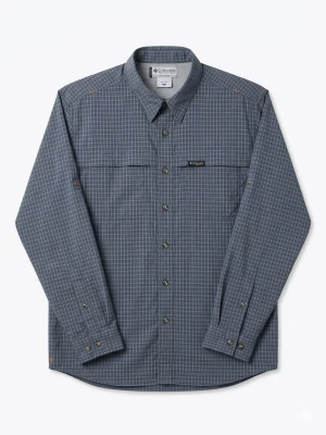 Columbia GRT Teknisk Vandringsskjorta – Storlek L - Säljer en teknisk skjorta från Columbias GRT-serie. Perfekt för friluftsliv eller en trendig Gorpcore-look. • Material: Snabbtorkande polyester/nylon. • Funktion: Mesh-ventilation på ryggen & knappar för att fästa upprullade ärmar. • Skick: Mycket fint skick utan defekter. • Färg: Blå/grå-rutig. • Stil: Outdoor / Techwear. En slitstark kvalitetsskjorta som andas grymt bra! 