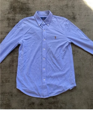 Ralph lauren skjorta - Säljer denna i toppskick, storlek M, hör av er vid funderingar 🤝