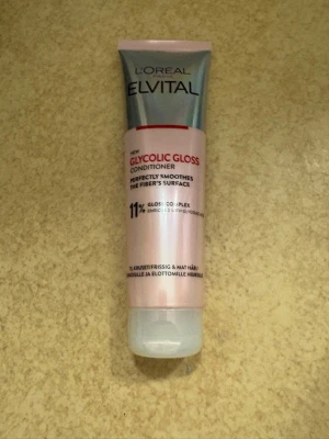 Balsam loreal - Ger glans till håret. Mer än hälften kvar.