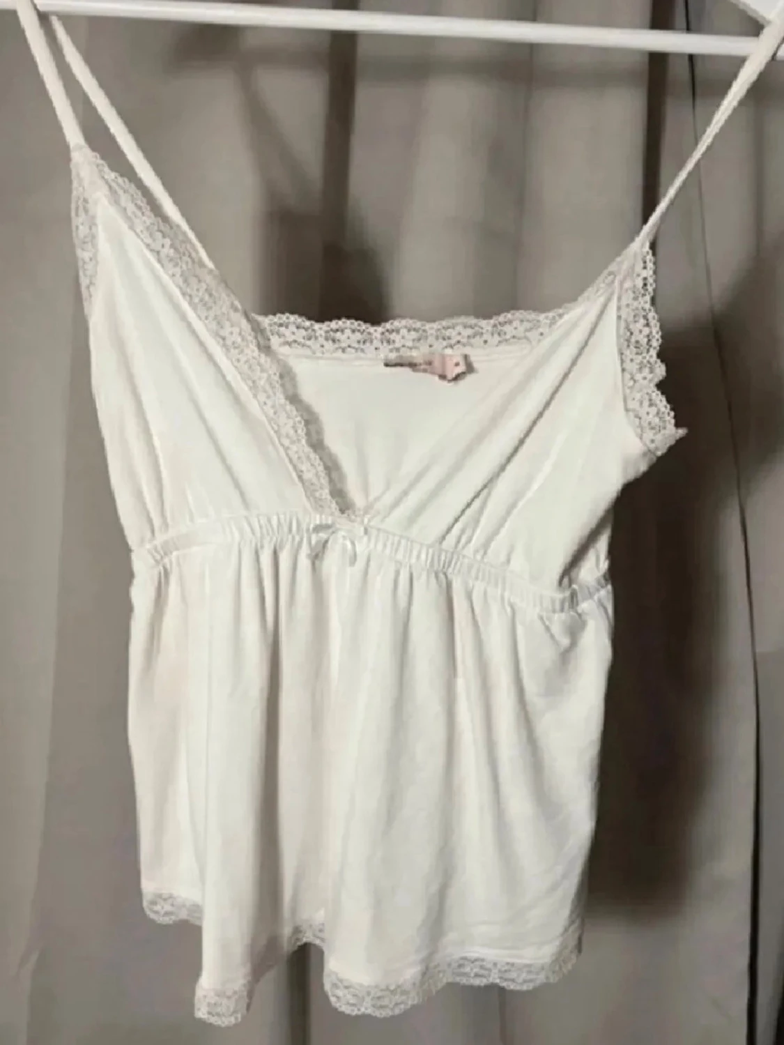 Vit spetskantad nattlinne - 1