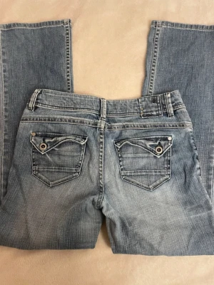 Vintage jeans från esprit - Midja-40cm. Innerbenslängden -75 cm. S/M