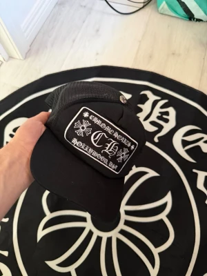 Chrome hearts black cap - One size fits all/ adjustable size, true to size. Very comfortable and fits nicely. Brand new