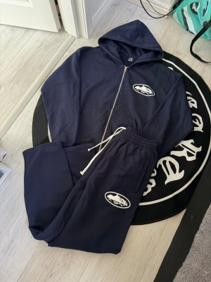 Corteiz navy blue baggy tracksuit - Size M, true to size. Very comfortable and fits nicely. Brand new