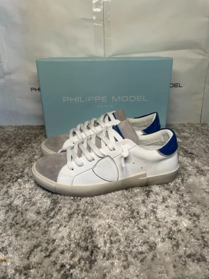 Philippe modell skor - Snygga oanvända sneakers! Storlek 42! Hör av er ifall ni har några frågor! Lämna gärna prisförslag! ⭐️