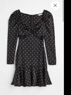 Prickig klänning - Oanvänd