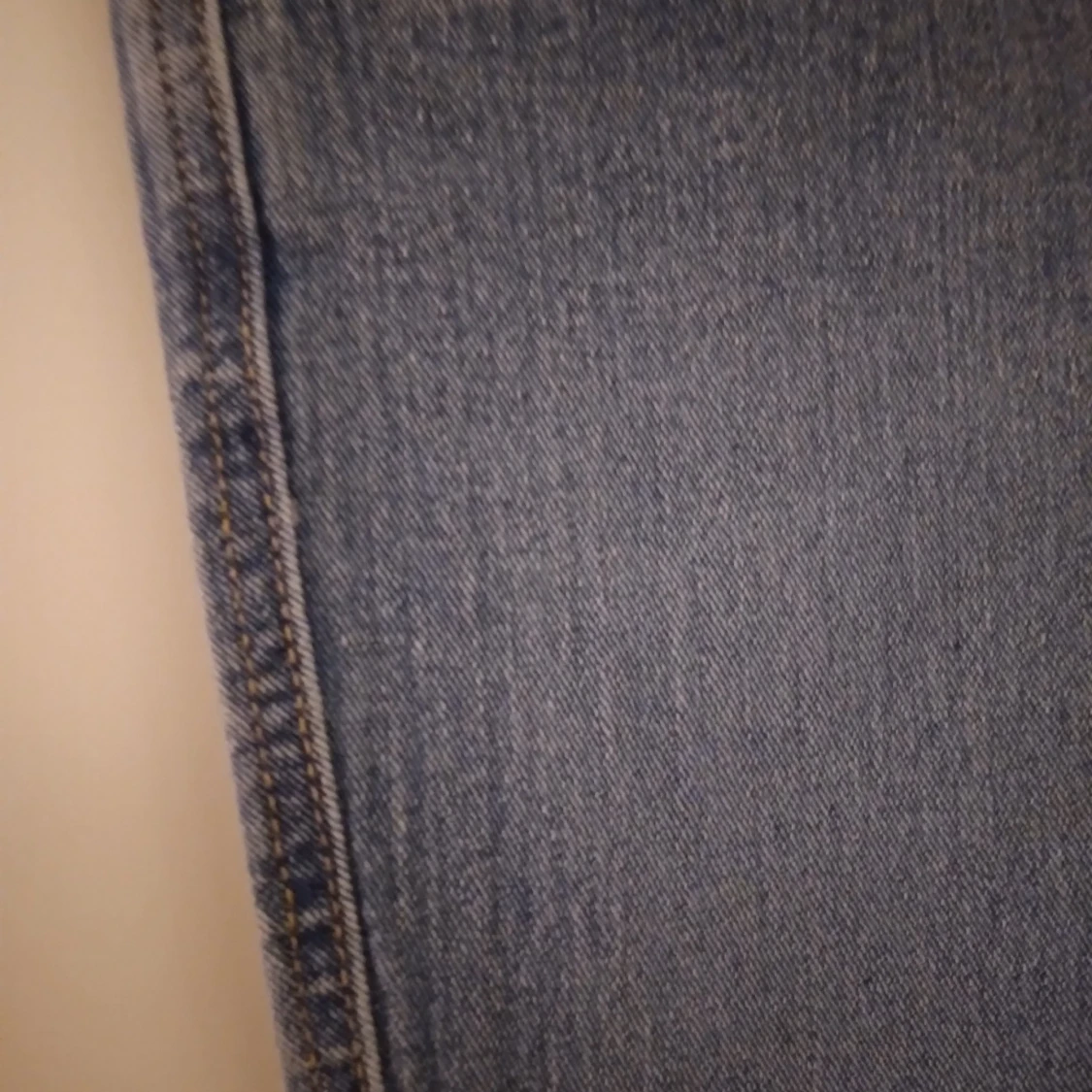 Smala / skinny jeans med raka ben. Midja: 27, Längd 32. Mellanblå. NYskick. - 3