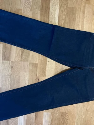 Rugged denim the end jeans  - Väldigt bra skick. Använda fåtal gånger men de har några år på nacken. Storlek 33/32