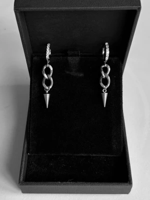 Spike earrings  - The earrings is never used and 100% rust- and nickel-free. If you have any questions, feel free to reach out ☺️