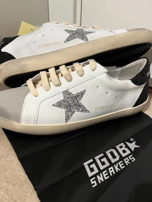 Golden Goose skor  - Helt nya aldrig använda, size 44, dessa skor är  både för män och kvinnor