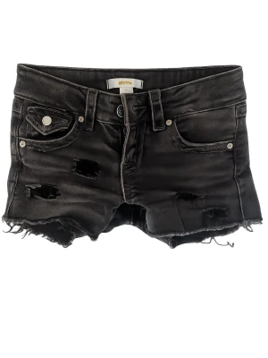 Svarta shorts med hål - Skitsnygga shorts från Gina tricot. Storlek 140 men mer en 152. 