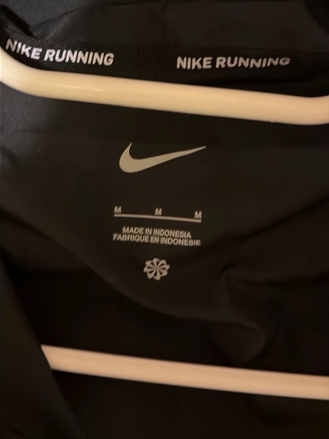 Svart vindjacka från Nike med huva - 3
