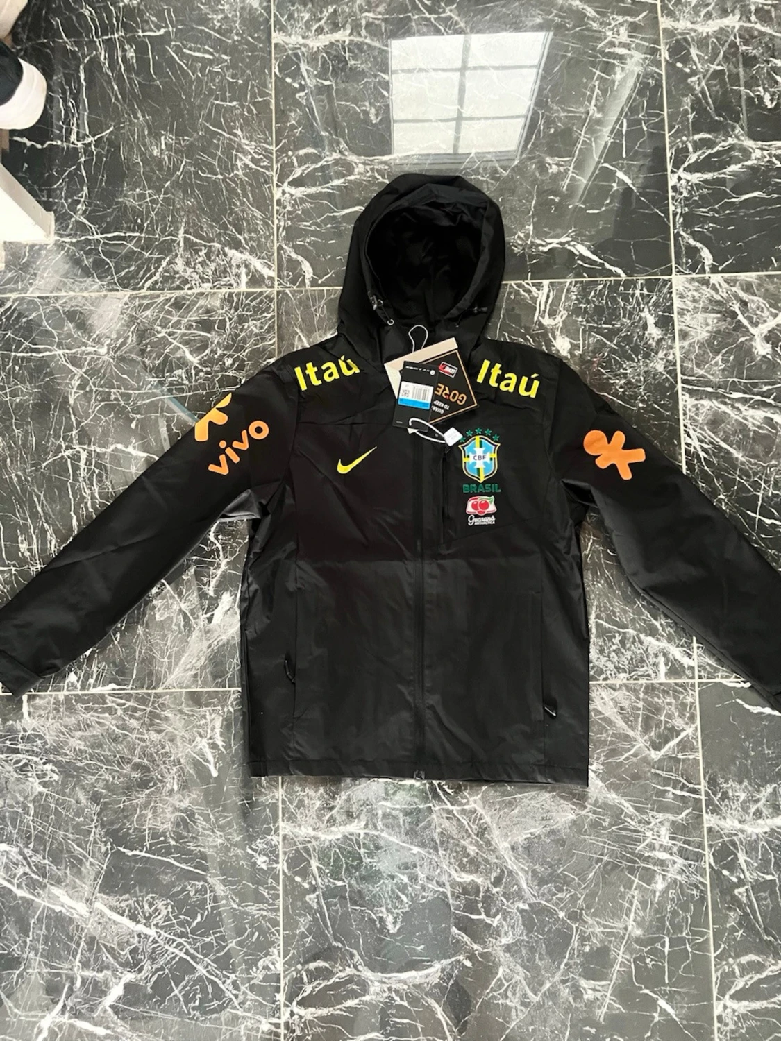 Svart Nike Brasil vindjacka med huva