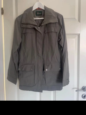 Jacka - Supersnygg jacka från Peak Performance. Knappt använd.