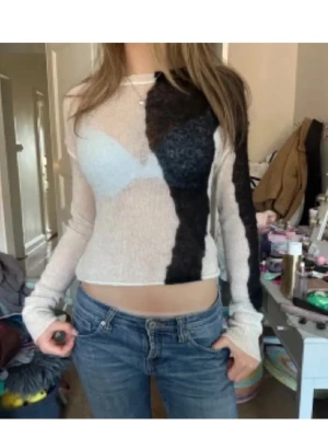 Fest topp - Jättesöt topp ifrån weekday som inte kommer till användning💖 Strl S