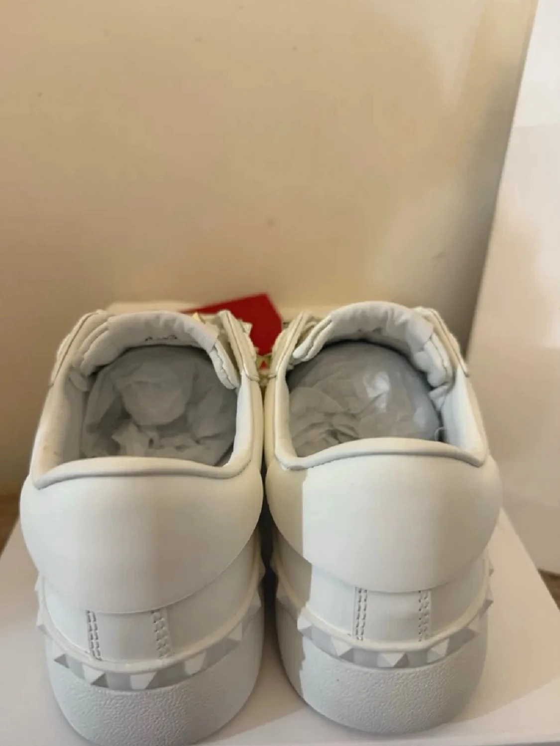 Vita Valentino sneakers med nitar - 3