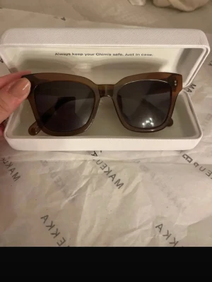 CHIMI solglasögon 005 Brown - Repfria. Knappt använda så i mycket bra skick!